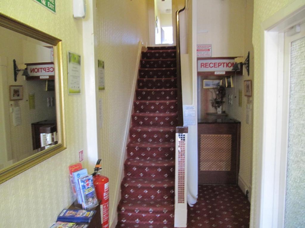 Kingscliff Bed & Breakfast Блекпул Екстериор снимка