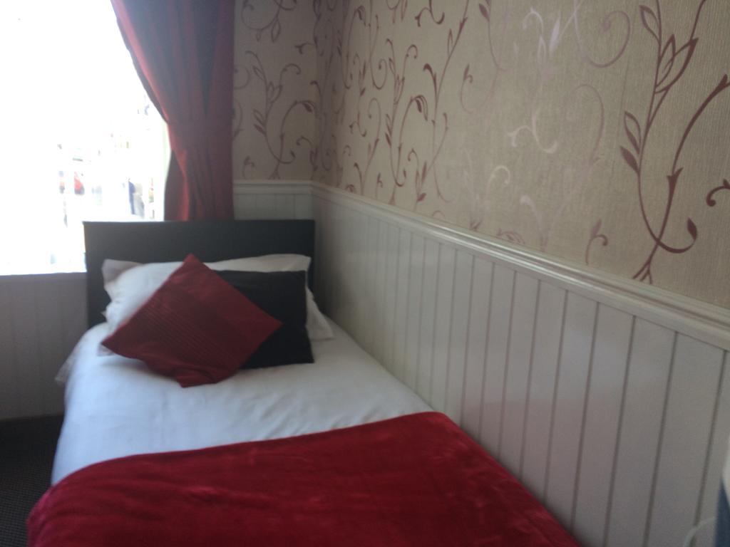 Kingscliff Bed & Breakfast Блекпул Екстериор снимка